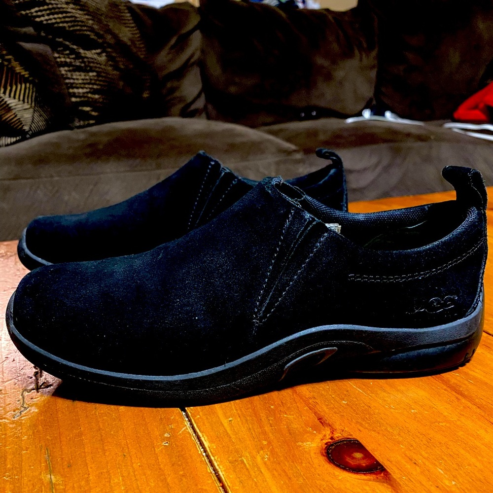 UGG Australia Black Suede Loafers 5439 size 7
